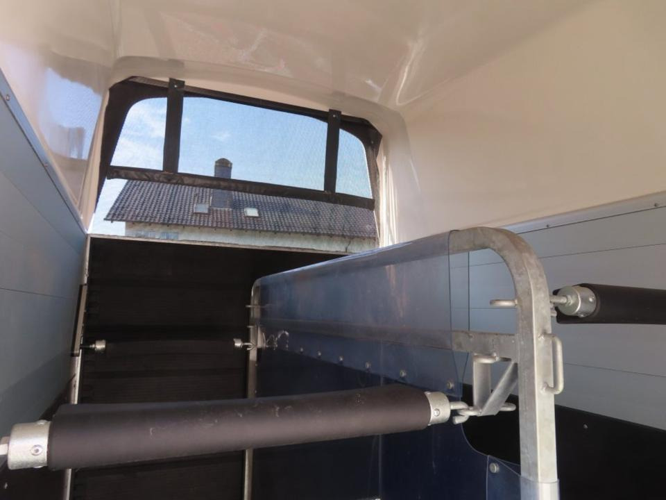 Humbaur,Pferdeanhänger, Xanthos Aero, 2,4 to. SaKa.100 Km/h - Lószállító utánfutó: 5 kép. Humbaur,Pferdeanhänger, Xanthos Aero, 2,4 to. SaKa.100 Km/h - Lószállító utánfutó: 5 kép.