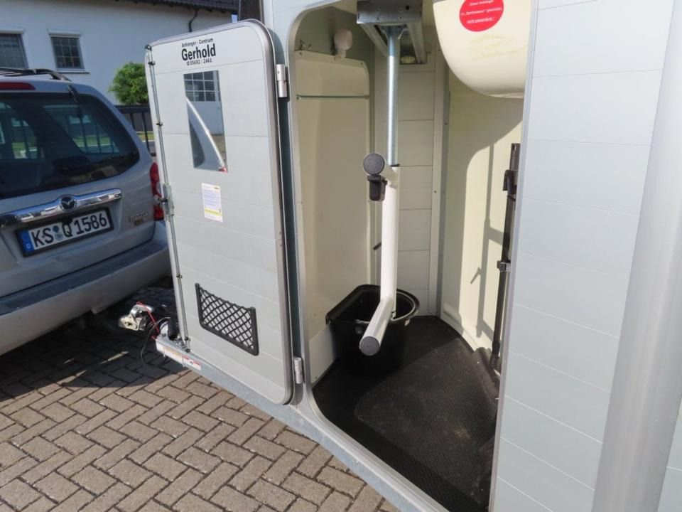 Humbaur,Pferdeanhänger, Xanthos Aero, 2,4 to. SaKa.100 Km/h - Lószállító utánfutó: 4 kép. Humbaur,Pferdeanhänger, Xanthos Aero, 2,4 to. SaKa.100 Km/h - Lószállító utánfutó: 4 kép.