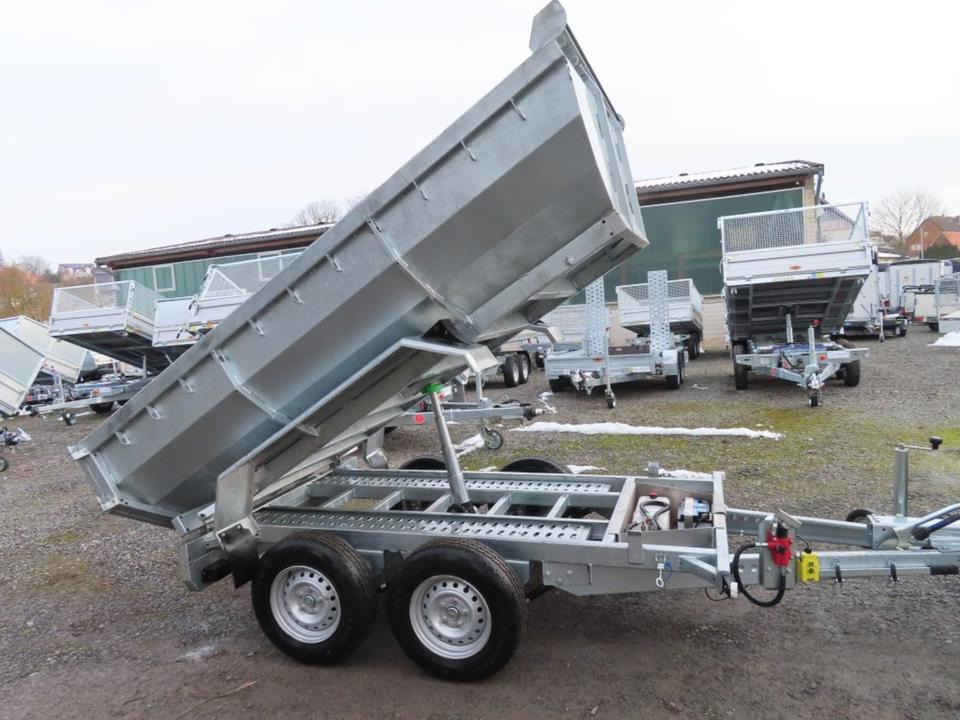 PKW Anhänger Kipper Muldenkipper Auffahrschienen 3,5t 100km/h - Pótkocsi billenőplatós: 4 kép. PKW Anhänger Kipper Muldenkipper Auffahrschienen 3,5t 100km/h - Pótkocsi billenőplatós: 4 kép.