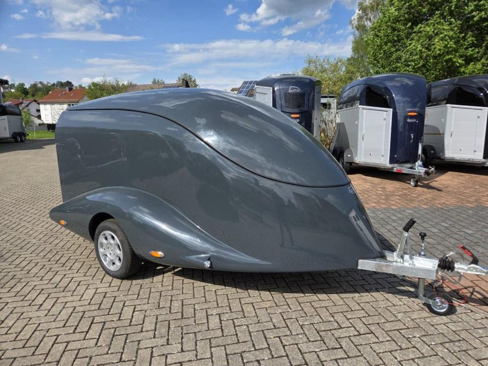 PKW Anhänger geschlossen Motorrad Mieten Leihen 1000kg 100km/h - Motorszállító utánfutó: 4 kép. PKW Anhänger geschlossen Motorrad Mieten Leihen 1000kg 100km/h - Motorszállító utánfutó: 4 kép.