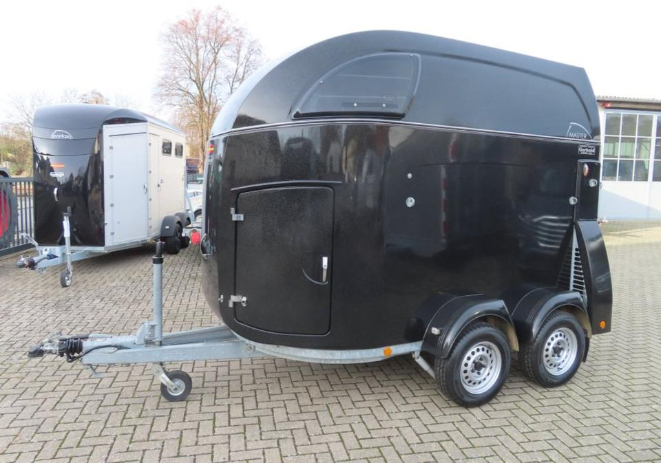 Pferdeanhänger Böckmann Master, Aluboden Sattelkammer 100 Km/h - Lószállító utánfutó: 4 kép. Pferdeanhänger Böckmann Master, Aluboden Sattelkammer 100 Km/h - Lószállító utánfutó: 4 kép.