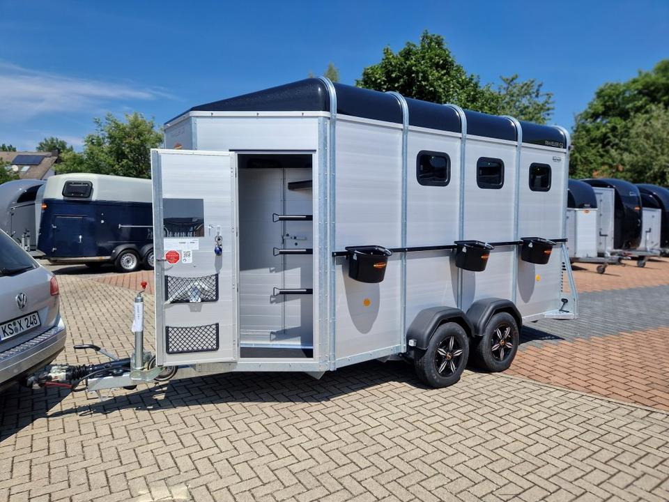 Pferdeanhänger Böckmann Traveller G3 - Lószállító utánfutó: 3 kép. Pferdeanhänger Böckmann Traveller G3 - Lószállító utánfutó: 3 kép.