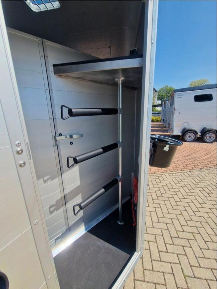 Pferdeanhänger Böckmann Traveller G3 - Lószállító utánfutó: 5 kép. Pferdeanhänger Böckmann Traveller G3 - Lószállító utánfutó: 5 kép.