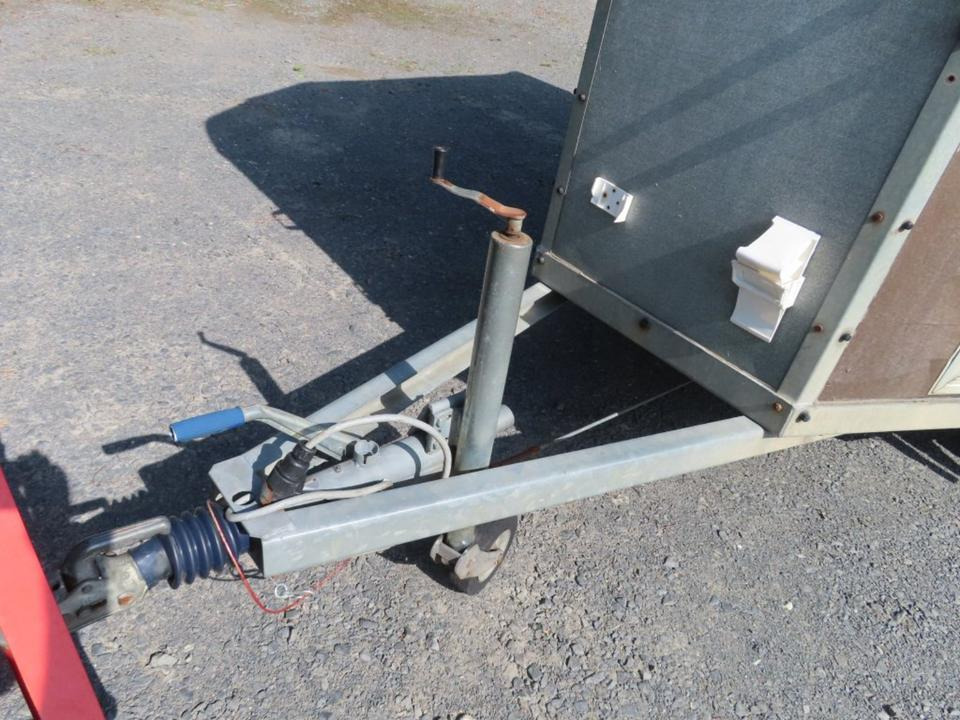 Pferdeanhänger PKW Anhänger Henra Radstoßdämpfer TÜV NEU - Lószállító utánfutó: 3 kép. Pferdeanhänger PKW Anhänger Henra Radstoßdämpfer TÜV NEU - Lószállító utánfutó: 3 kép.