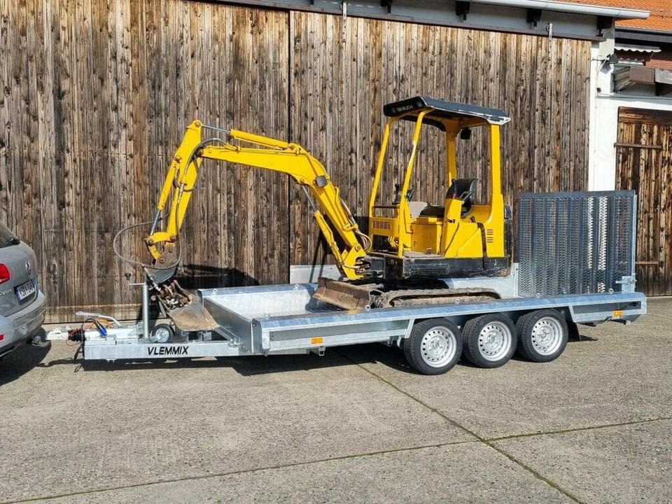 Vlemmix Tridem Maschinentransporter 3,5t Minibagger - Gépszállító utánfutó: 1 kép. Vlemmix Tridem Maschinentransporter 3,5t Minibagger - Gépszállító utánfutó: 1 kép.