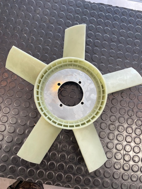 Deutz BF4M1013E/BF6M1013E 0420 3375 - Ventilátor - Építőipari gépek: 1 kép. Deutz BF4M1013E/BF6M1013E 0420 3375 - Ventilátor - Építőipari gépek: 1 kép.