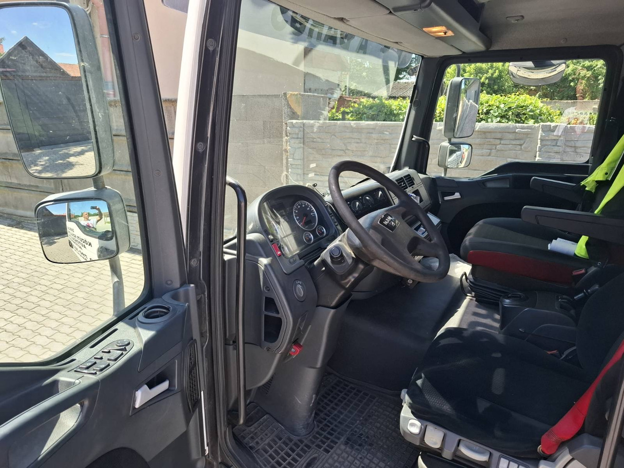 MAN TGL 12.250 4x2 BL - Autószállító teherautó, Darus autó: 4 kép. MAN TGL 12.250 4x2 BL - Autószállító teherautó, Darus autó: 4 kép.