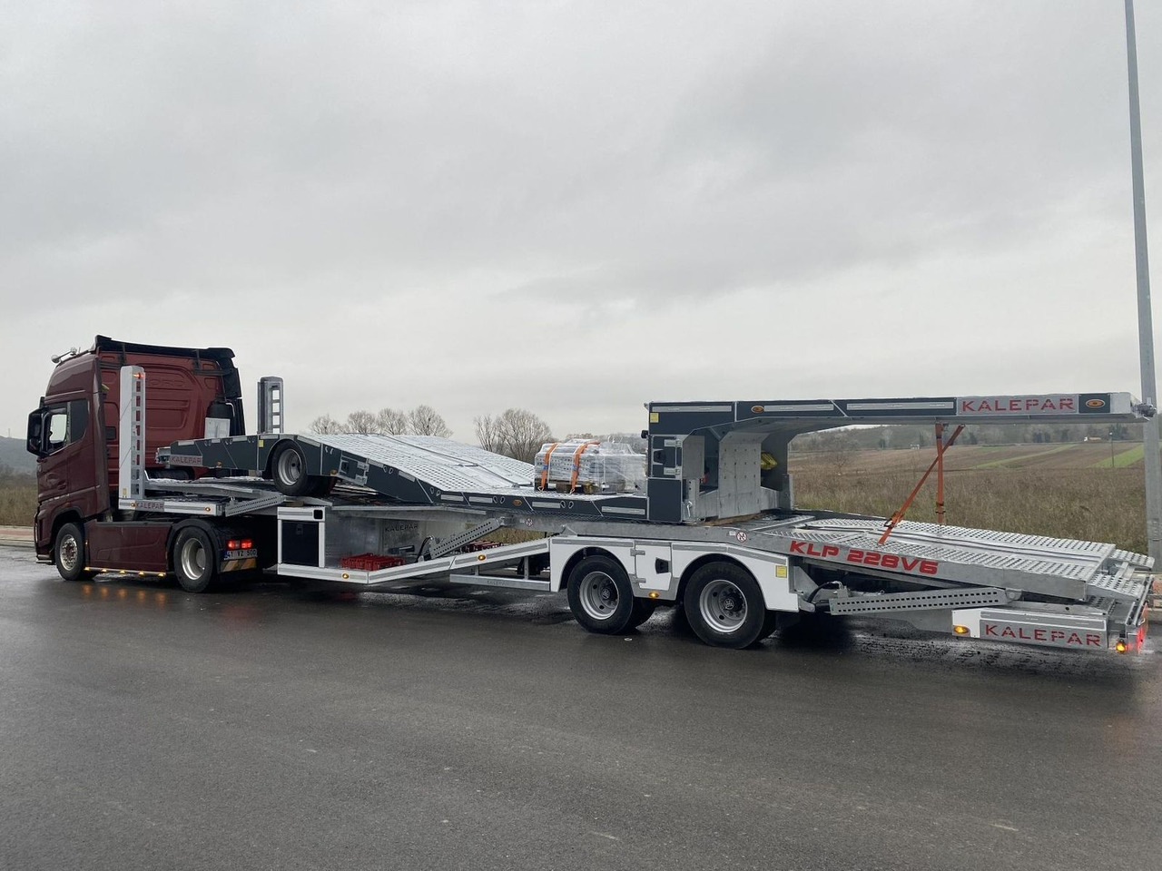 KALEPAR KLP228V6 6er-Autotransporter VDI2700 - Félpótkocsi autószállító: 2 kép. KALEPAR KLP228V6 6er-Autotransporter VDI2700 - Félpótkocsi autószállító: 2 kép.