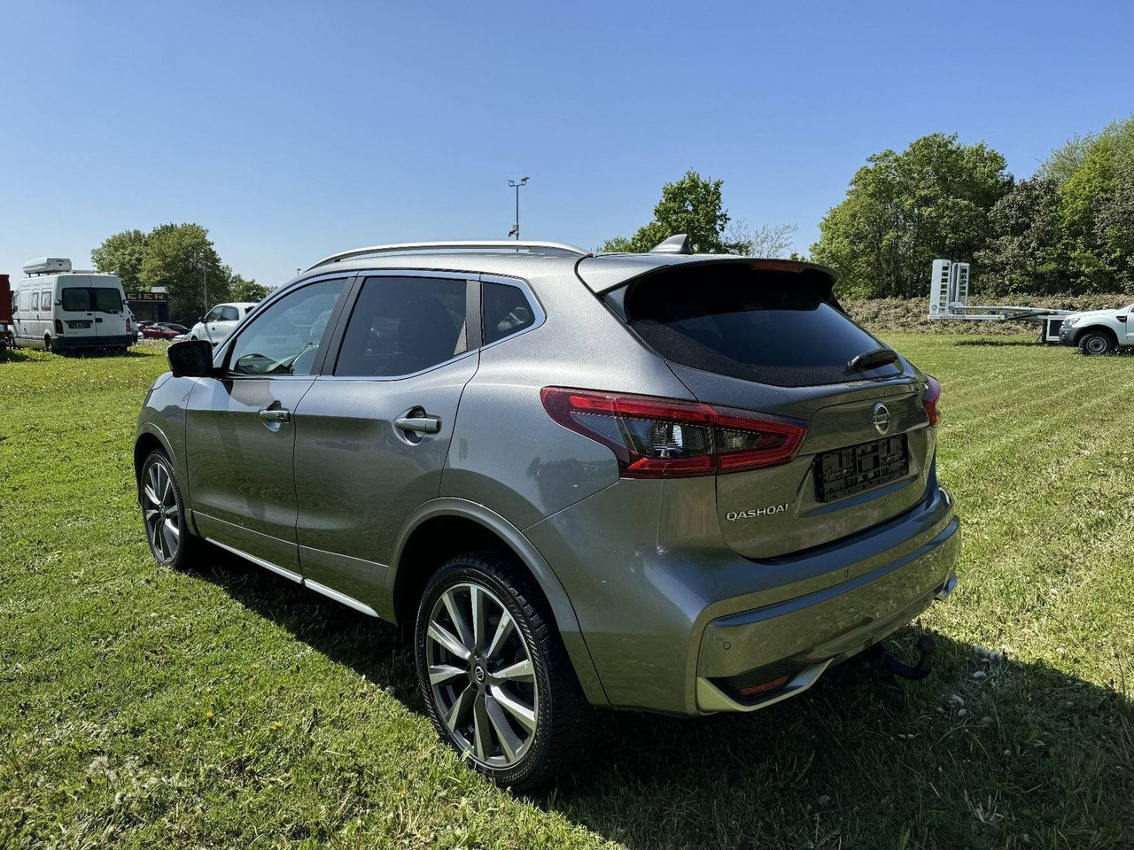 Nissan Qashqai 1.7 dCi N-Connecta 4x4 ALLRAD AUTOMATIK - Terepjáró/ SUV: 3 kép. Nissan Qashqai 1.7 dCi N-Connecta 4x4 ALLRAD AUTOMATIK - Terepjáró/ SUV: 3 kép.