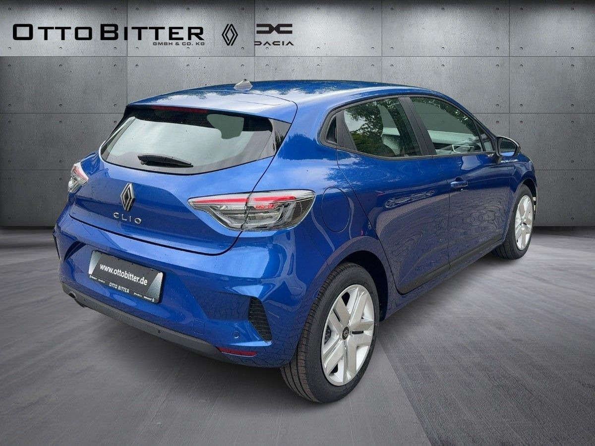 Renault Clio Evolution TCe90 EASY-LINK/PARKP/KLIMA/LED - Szedán: 4 kép. Renault Clio Evolution TCe90 EASY-LINK/PARKP/KLIMA/LED - Szedán: 4 kép.