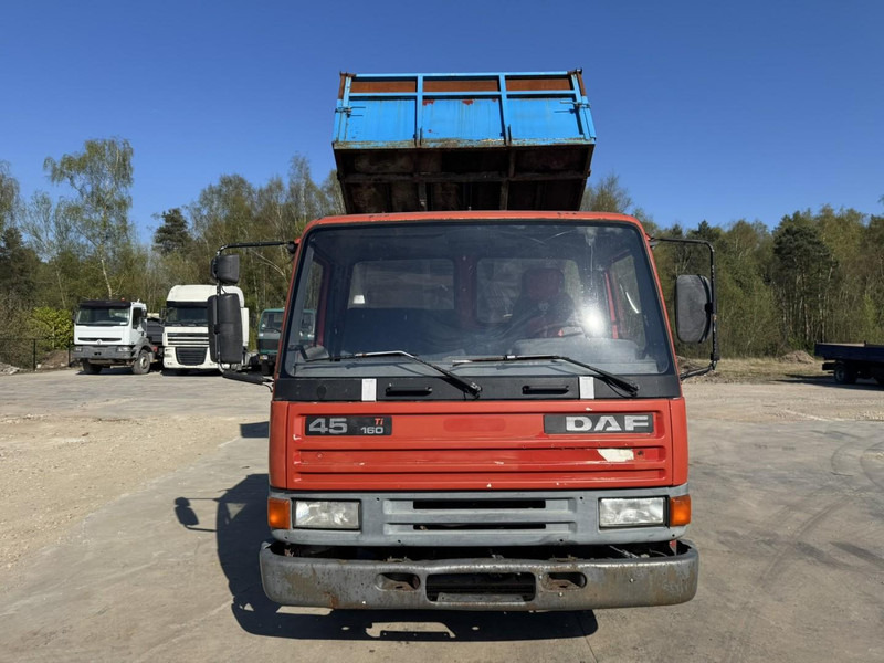 DAF 45 ATI 160 (FULL STEEL SUSPENSION / MANUAL PUMP / EURO 2) - Billenőplatós teherautó: 2 kép. DAF 45 ATI 160 (FULL STEEL SUSPENSION / MANUAL PUMP / EURO 2) - Billenőplatós teherautó: 2 kép.