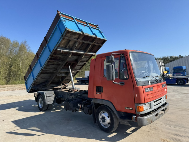 DAF 45 ATI 160 (FULL STEEL SUSPENSION / MANUAL PUMP / EURO 2) - Billenőplatós teherautó: 3 kép. DAF 45 ATI 160 (FULL STEEL SUSPENSION / MANUAL PUMP / EURO 2) - Billenőplatós teherautó: 3 kép.