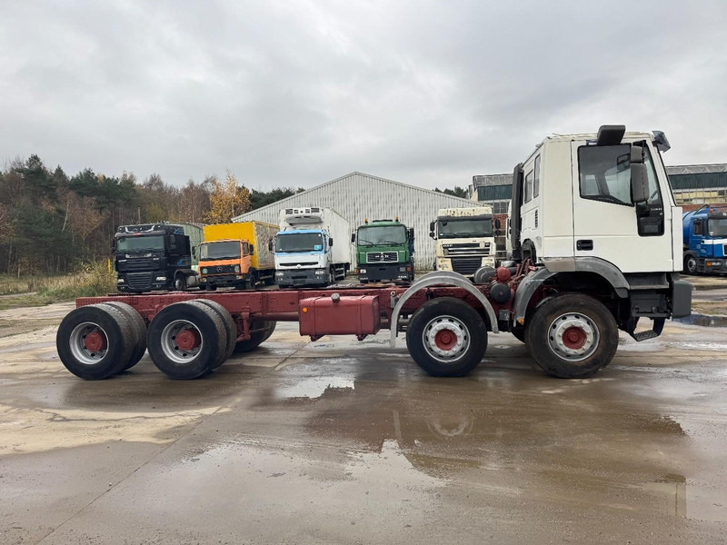 Iveco Eurotrakker 340 E 34 (GRAND PONT / LAMES / POMPE MANUELLE / BOITE MANUELLE / 12 ROUES) - Alvaz teherautó: 4 kép. Iveco Eurotrakker 340 E 34 (GRAND PONT / LAMES / POMPE MANUELLE / BOITE MANUELLE / 12 ROUES) - Alvaz teherautó: 4 kép.