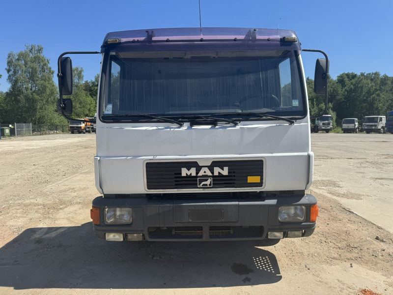 MAN 12.224 (MANUAL GEARBOX / EURO 2 / BELGIAN TRUCK IN GOOD CONDITION !!!) - Alvaz teherautó: 3 kép. MAN 12.224 (MANUAL GEARBOX / EURO 2 / BELGIAN TRUCK IN GOOD CONDITION !!!) - Alvaz teherautó: 3 kép.