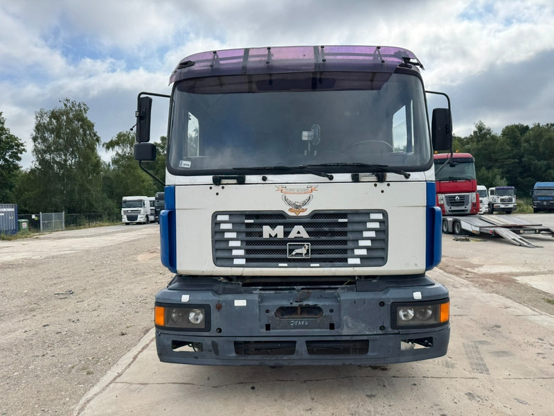 MAN 19.343 (12.000L / MANUAL GEARBOX / EURO 2 / PERFECT) - Szippantós autó: 2 kép. MAN 19.343 (12.000L / MANUAL GEARBOX / EURO 2 / PERFECT) - Szippantós autó: 2 kép.