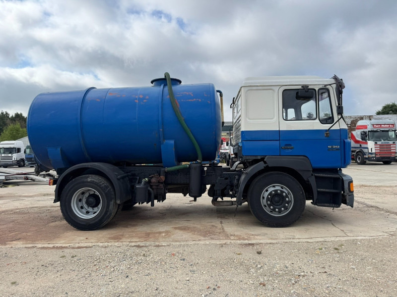 MAN 19.343 (12.000L / MANUAL GEARBOX / EURO 2 / PERFECT) - Szippantós autó: 4 kép. MAN 19.343 (12.000L / MANUAL GEARBOX / EURO 2 / PERFECT) - Szippantós autó: 4 kép.