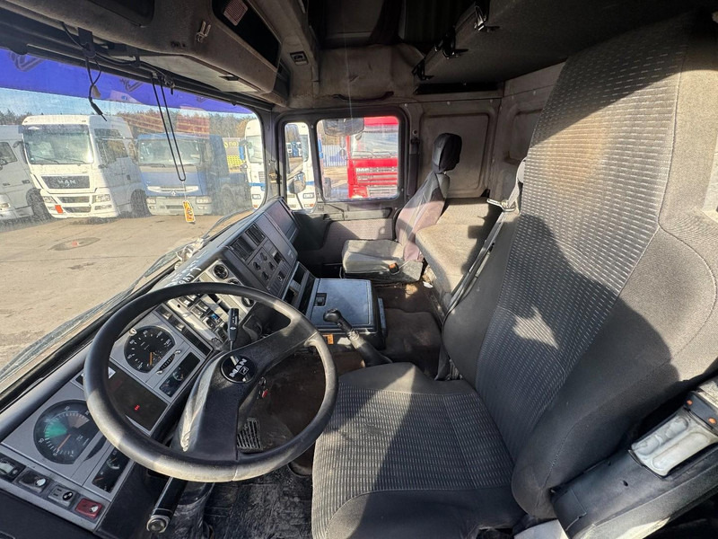 Alvaz teherautó MAN 26.410 (BIG AXLE / 10 TIRES / 6X4 / 6 CYLINDER / MANUAL GEARBOX): 11 kép. Alvaz teherautó MAN 26.410 (BIG AXLE / 10 TIRES / 6X4 / 6 CYLINDER / MANUAL GEARBOX): 11 kép.