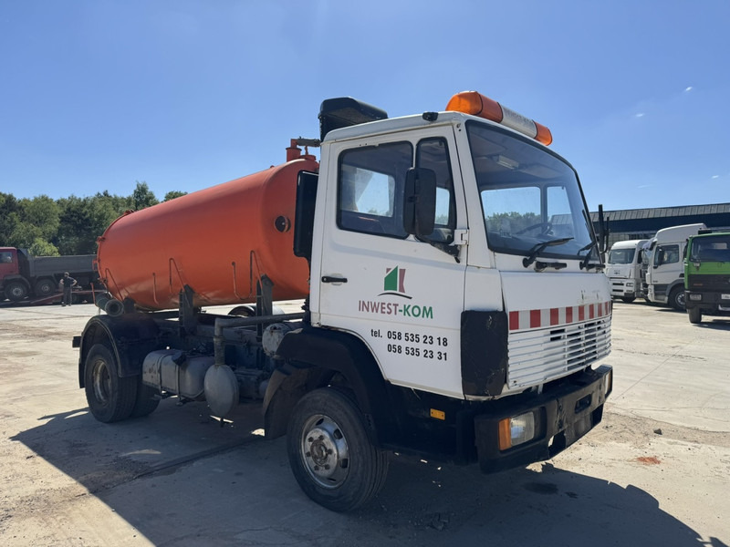 Mercedes-Benz SK 914 (8000 L / STEEL SUSPENSION & MANUAL PUMP / SUSPENSION LAMES & POMPE MANUELLE) - Szippantós autó: 3 kép. Mercedes-Benz SK 914 (8000 L / STEEL SUSPENSION & MANUAL PUMP / SUSPENSION LAMES & POMPE MANUELLE) - Szippantós autó: 3 kép.
