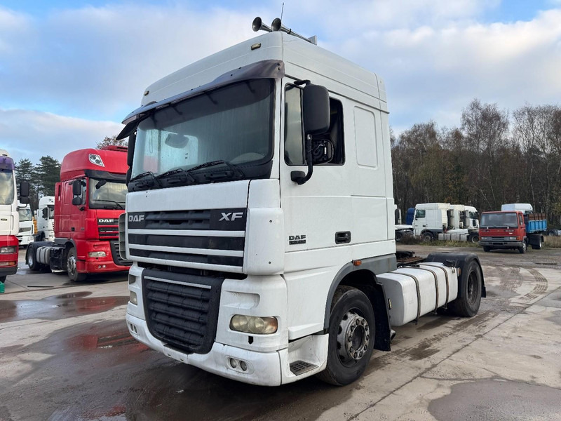 DAF 105 XF 460 Space Cab (MANUAL GEARBOX / BOITE MANUELLE / PERFECT CONDITION) - Nyergesvontató: 1 kép. DAF 105 XF 460 Space Cab (MANUAL GEARBOX / BOITE MANUELLE / PERFECT CONDITION) - Nyergesvontató: 1 kép.