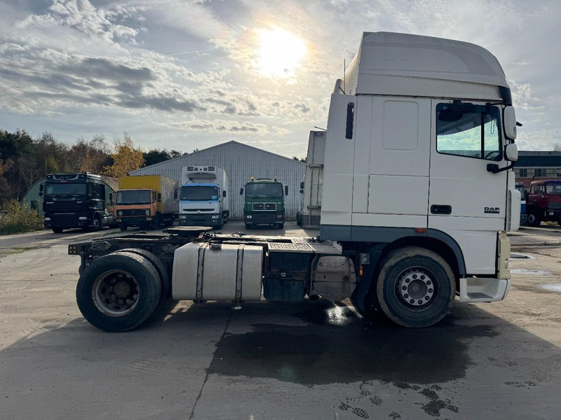 DAF 105 XF 460 Super Space Cab (MANUAL GEARBOX / BOITE MANUELLE) - Nyergesvontató: 4 kép. DAF 105 XF 460 Super Space Cab (MANUAL GEARBOX / BOITE MANUELLE) - Nyergesvontató: 4 kép.