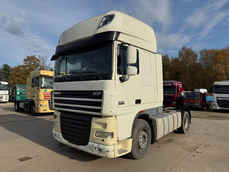 DAF 105 XF 460 Super Space Cab (MANUAL GEARBOX / BOITE MANUELLE) - Nyergesvontató: 1 kép. DAF 105 XF 460 Super Space Cab (MANUAL GEARBOX / BOITE MANUELLE) - Nyergesvontató: 1 kép.