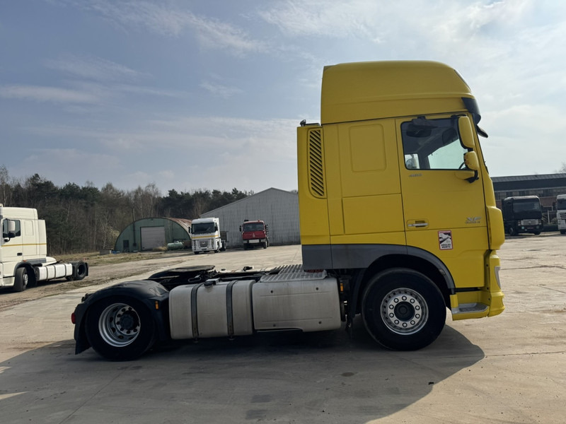DAF 106 XF 460 Super Space Cab (MANUAL GEARBOX / BOITE MANUELLE / EURO 6) - Nyergesvontató: 4 kép. DAF 106 XF 460 Super Space Cab (MANUAL GEARBOX / BOITE MANUELLE / EURO 6) - Nyergesvontató: 4 kép.