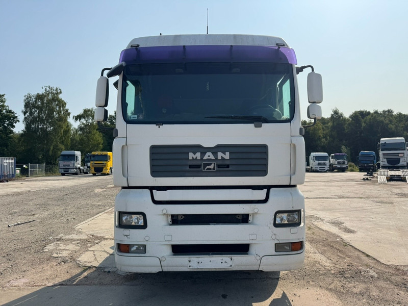 MAN TGA 18.440 (MANUAL GEARBOX / BOITE MANUELLE) - Nyergesvontató: 2 kép. MAN TGA 18.440 (MANUAL GEARBOX / BOITE MANUELLE) - Nyergesvontató: 2 kép.