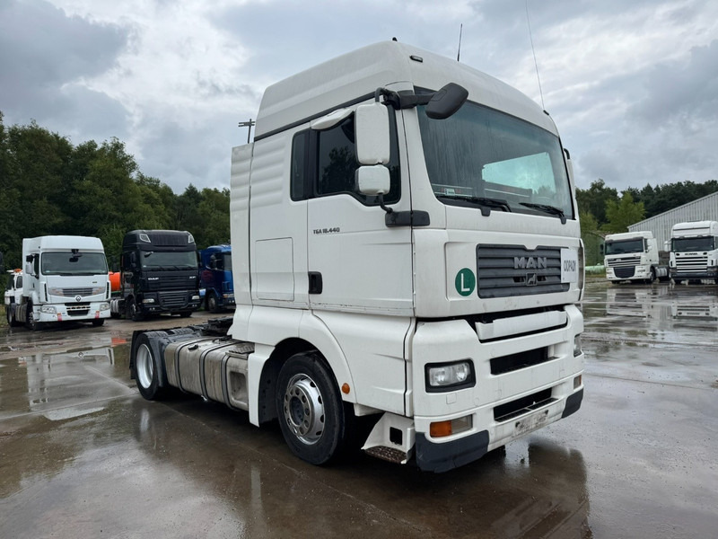 MAN TGA 18.440 (MANUAL GEARBOX / BOITE MANUELLE) - Nyergesvontató: 3 kép. MAN TGA 18.440 (MANUAL GEARBOX / BOITE MANUELLE) - Nyergesvontató: 3 kép.