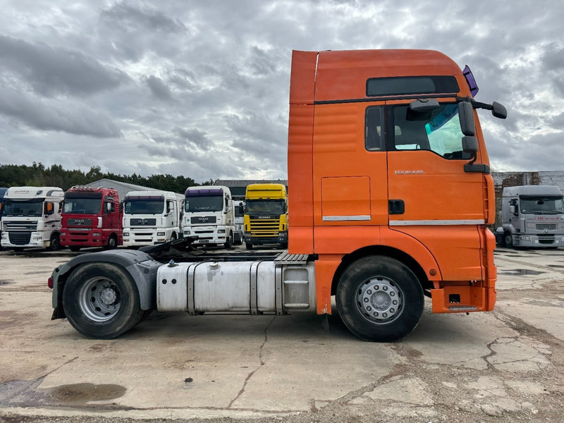 MAN TGA 18.440 (MANUAL GEARBOX / BOITE MANUELLE / PERFECT) - Nyergesvontató: 4 kép. MAN TGA 18.440 (MANUAL GEARBOX / BOITE MANUELLE / PERFECT) - Nyergesvontató: 4 kép.