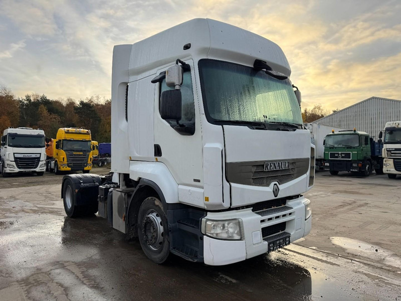 Renault Premium 450 DXI (MANUAL GEARBOX / BOITE MANUELLE / 410.000 km) - Nyergesvontató: 3 kép. Renault Premium 450 DXI (MANUAL GEARBOX / BOITE MANUELLE / 410.000 km) - Nyergesvontató: 3 kép.