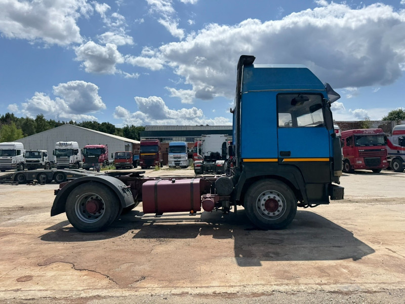 Renault R 340 Major (GRAND PONT / BOITE MANUELLE / POMPE MANUELLE) - Nyergesvontató: 4 kép. Renault R 340 Major (GRAND PONT / BOITE MANUELLE / POMPE MANUELLE) - Nyergesvontató: 4 kép.