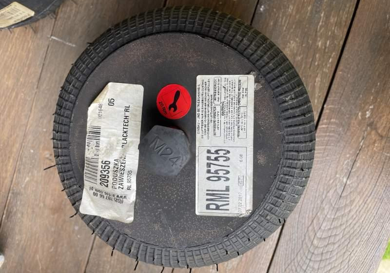 Mercedes-Benz Tourimo - Légrugó - Busz: 1 kép. Mercedes-Benz Tourimo - Légrugó - Busz: 1 kép.