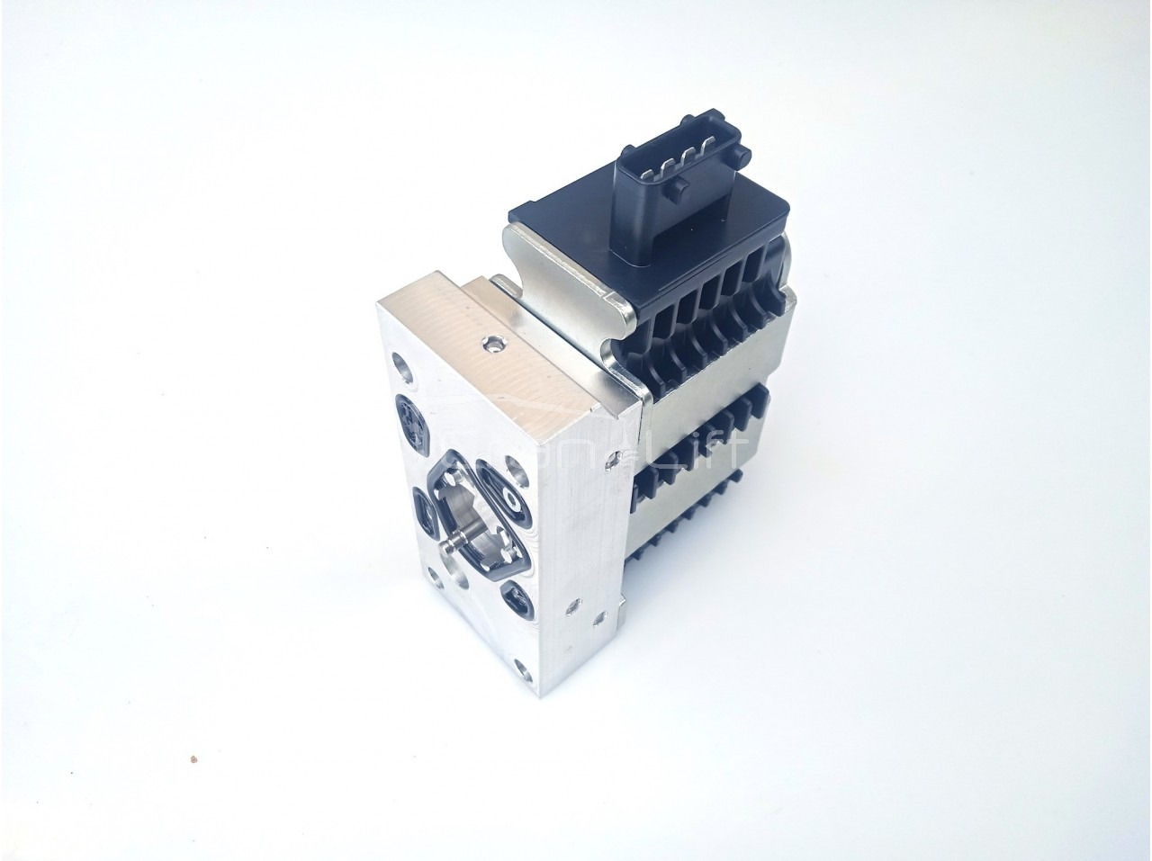 Elektrozawór Danfoss 157B4034 / 11166818 - Hidraulikus szelep - Rakodódaru: 1 kép. Elektrozawór Danfoss 157B4034 / 11166818 - Hidraulikus szelep - Rakodódaru: 1 kép.