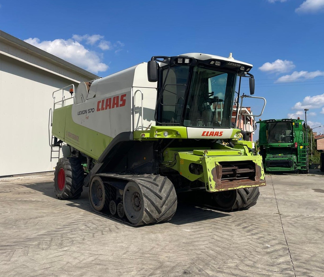 CLAAS MIETITREBBIA LEXION 570TT - Kombájn: 2 kép. CLAAS MIETITREBBIA LEXION 570TT - Kombájn: 2 kép.
