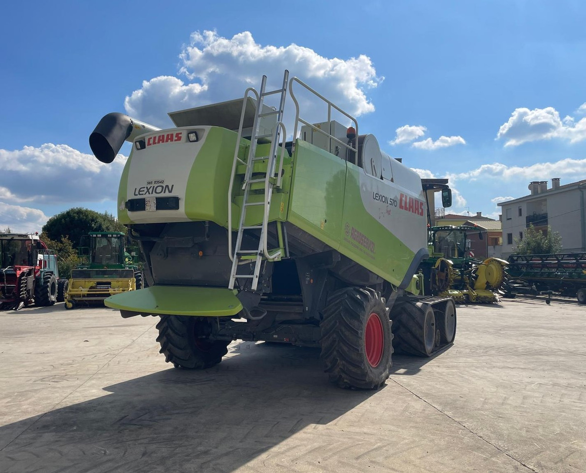 CLAAS MIETITREBBIA LEXION 570TT - Kombájn: 4 kép. CLAAS MIETITREBBIA LEXION 570TT - Kombájn: 4 kép.