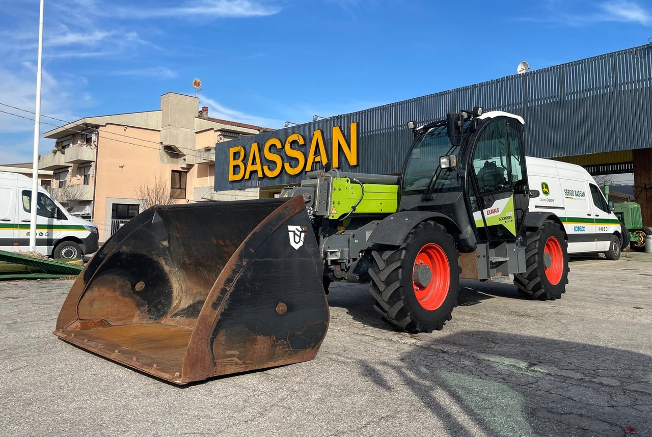 CLAAS TELESCOPICO SCORPION 10.33 - Teleszkópos rakodó: 1 kép. CLAAS TELESCOPICO SCORPION 10.33 - Teleszkópos rakodó: 1 kép.