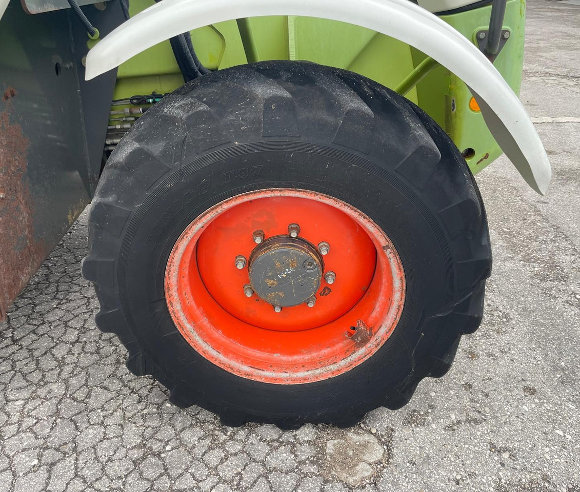 CLAAS TELESCOPICO TARGO K 70 - Teleszkópos rakodó: 5 kép. CLAAS TELESCOPICO TARGO K 70 - Teleszkópos rakodó: 5 kép.