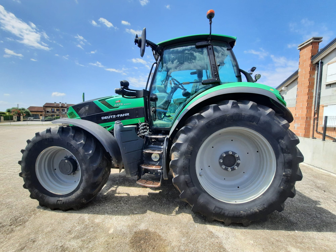 DEUTZ-FAHR AGROTRON 6175 TTV - Traktor: 5 kép. DEUTZ-FAHR AGROTRON 6175 TTV - Traktor: 5 kép.