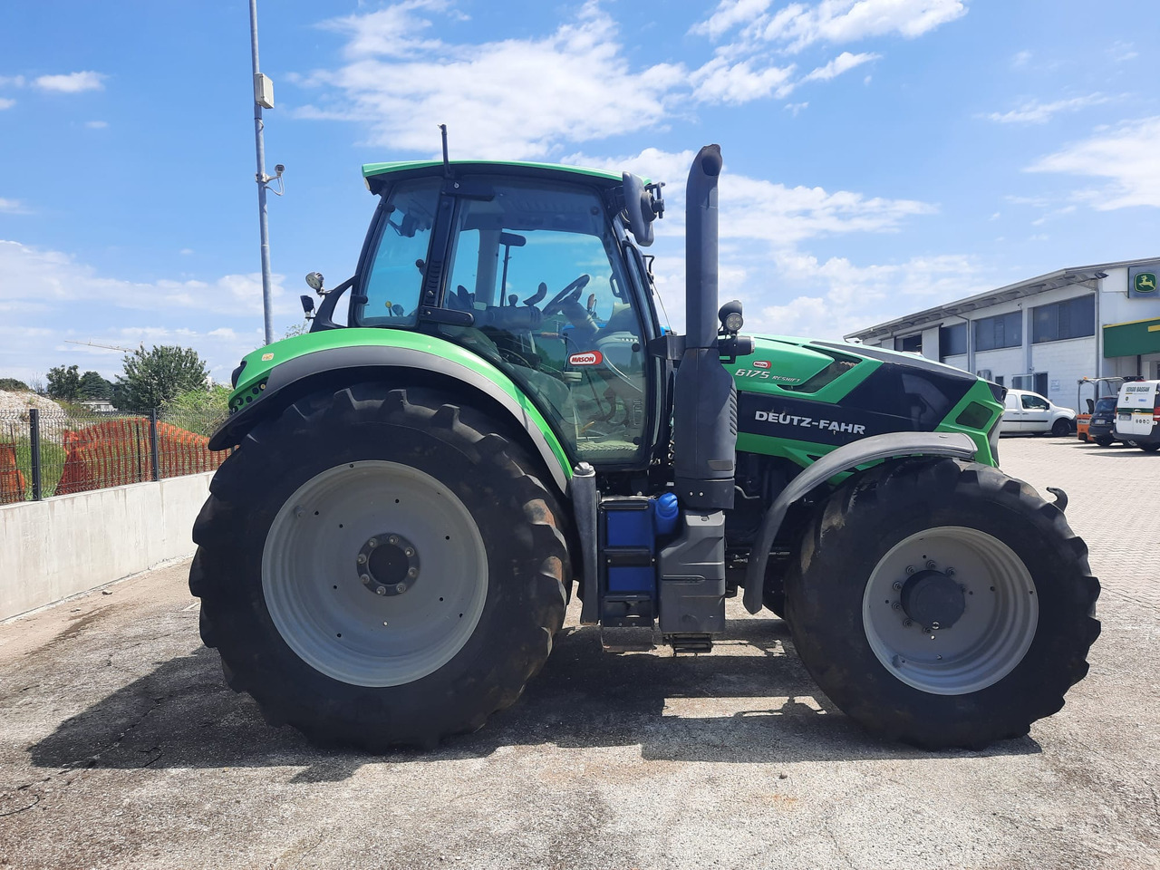 DEUTZ-FAHR AGROTRON 6175 TTV - Traktor: 3 kép. DEUTZ-FAHR AGROTRON 6175 TTV - Traktor: 3 kép.