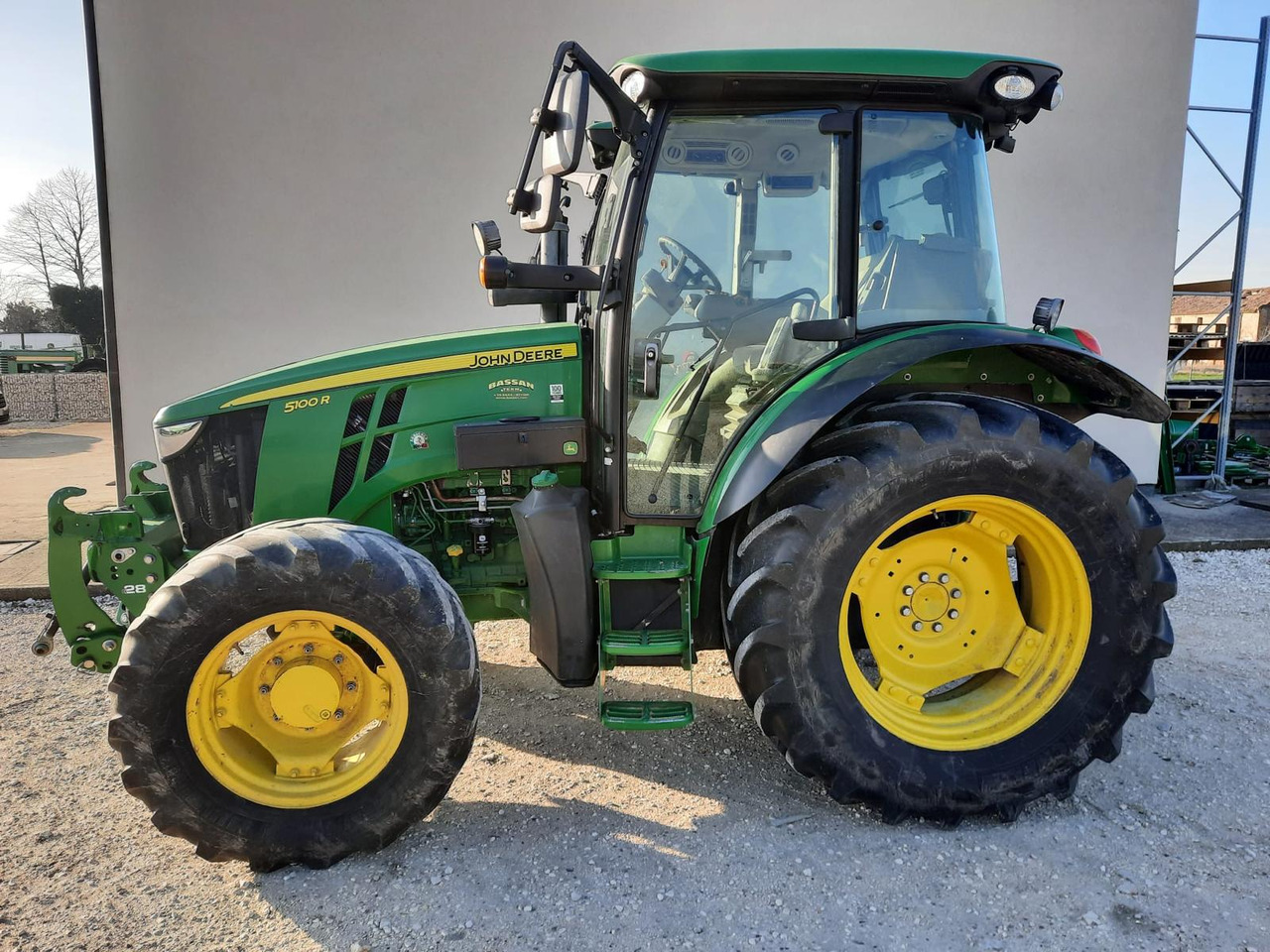 JOHN DEERE 5100 R - Traktor: 1 kép. JOHN DEERE 5100 R - Traktor: 1 kép.