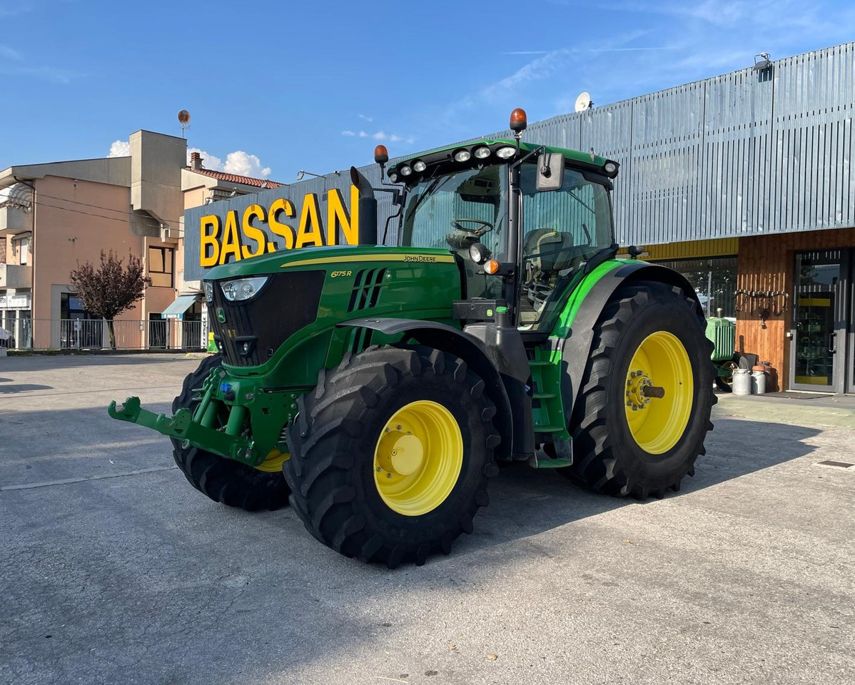 JOHN DEERE 6175 R - Traktor: 1 kép. JOHN DEERE 6175 R - Traktor: 1 kép.