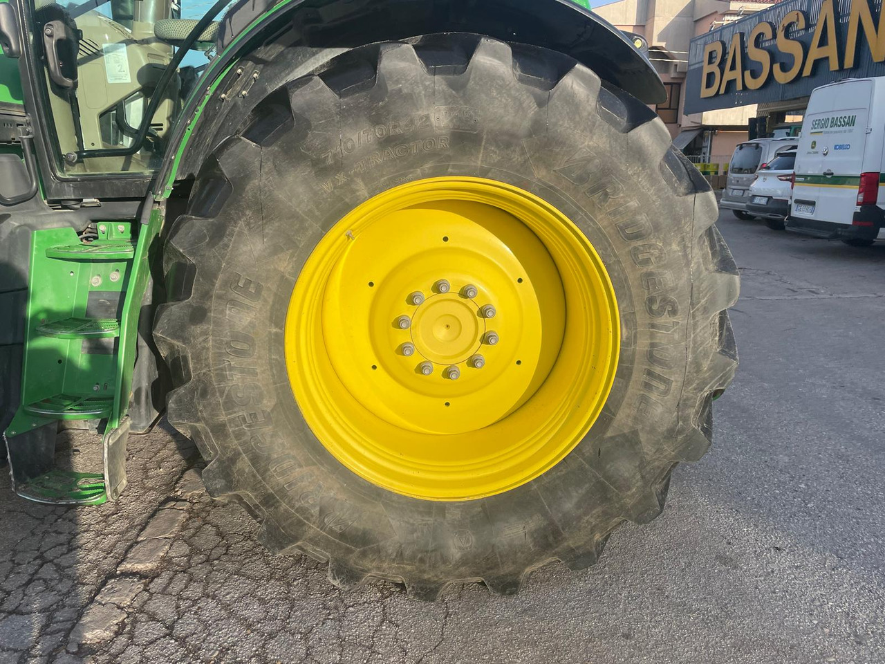 JOHN DEERE 6175 R - Traktor: 5 kép. JOHN DEERE 6175 R - Traktor: 5 kép.