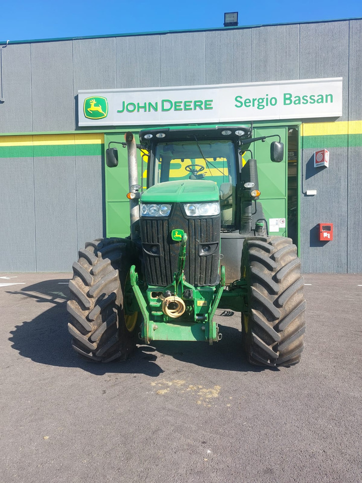 JOHN DEERE 7230 R - Traktor: 3 kép. JOHN DEERE 7230 R - Traktor: 3 kép.