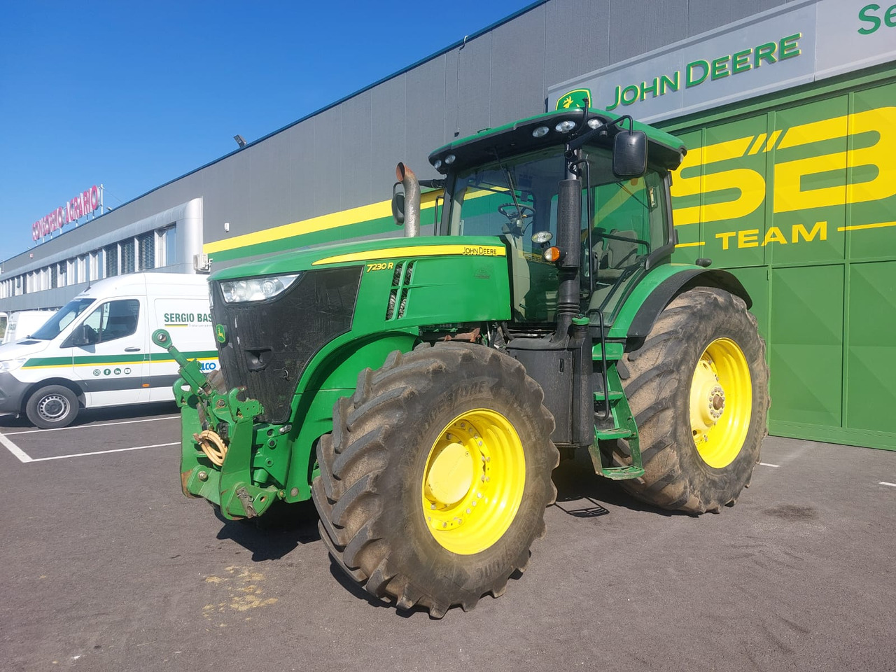 JOHN DEERE 7230 R - Traktor: 1 kép. JOHN DEERE 7230 R - Traktor: 1 kép.