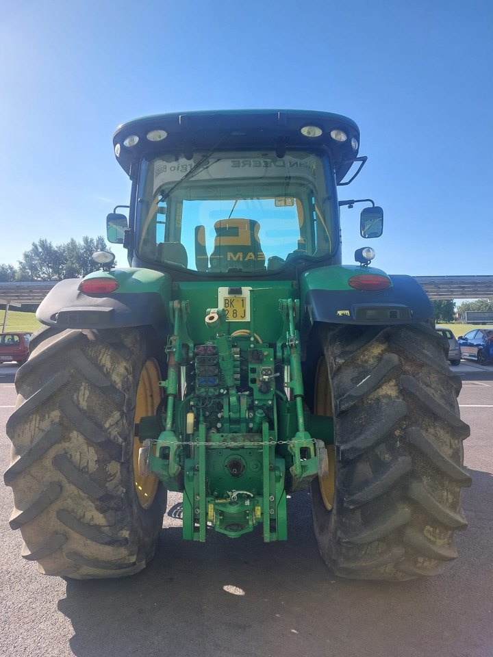 JOHN DEERE 7230 R - Traktor: 4 kép. JOHN DEERE 7230 R - Traktor: 4 kép.