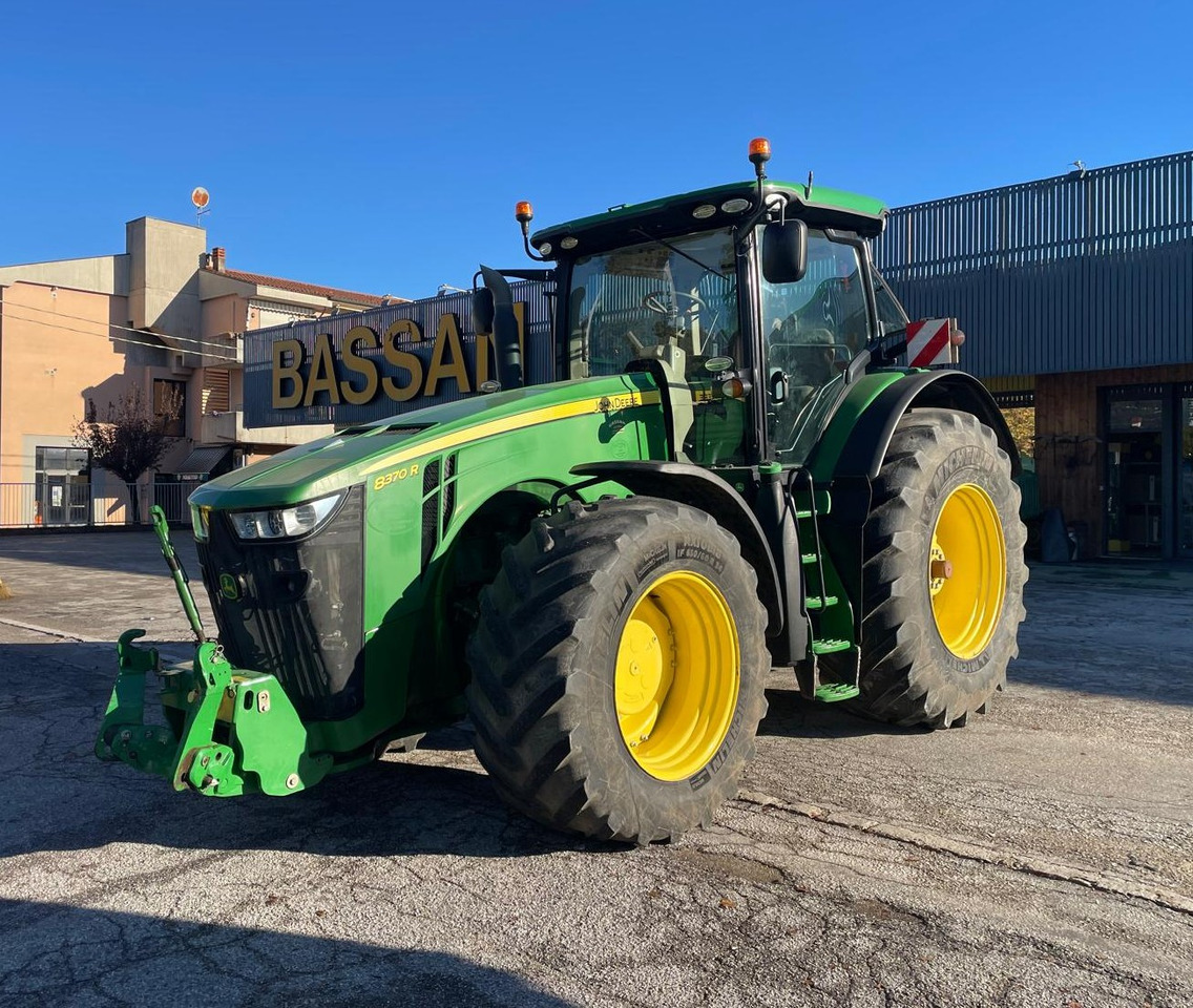 JOHN DEERE 8370 R - Traktor: 1 kép. JOHN DEERE 8370 R - Traktor: 1 kép.