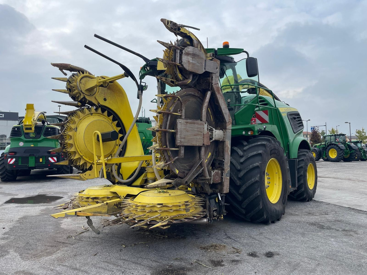 JOHN DEERE 9600i - Önjáró szecskázógép: 4 kép. JOHN DEERE 9600i - Önjáró szecskázógép: 4 kép.