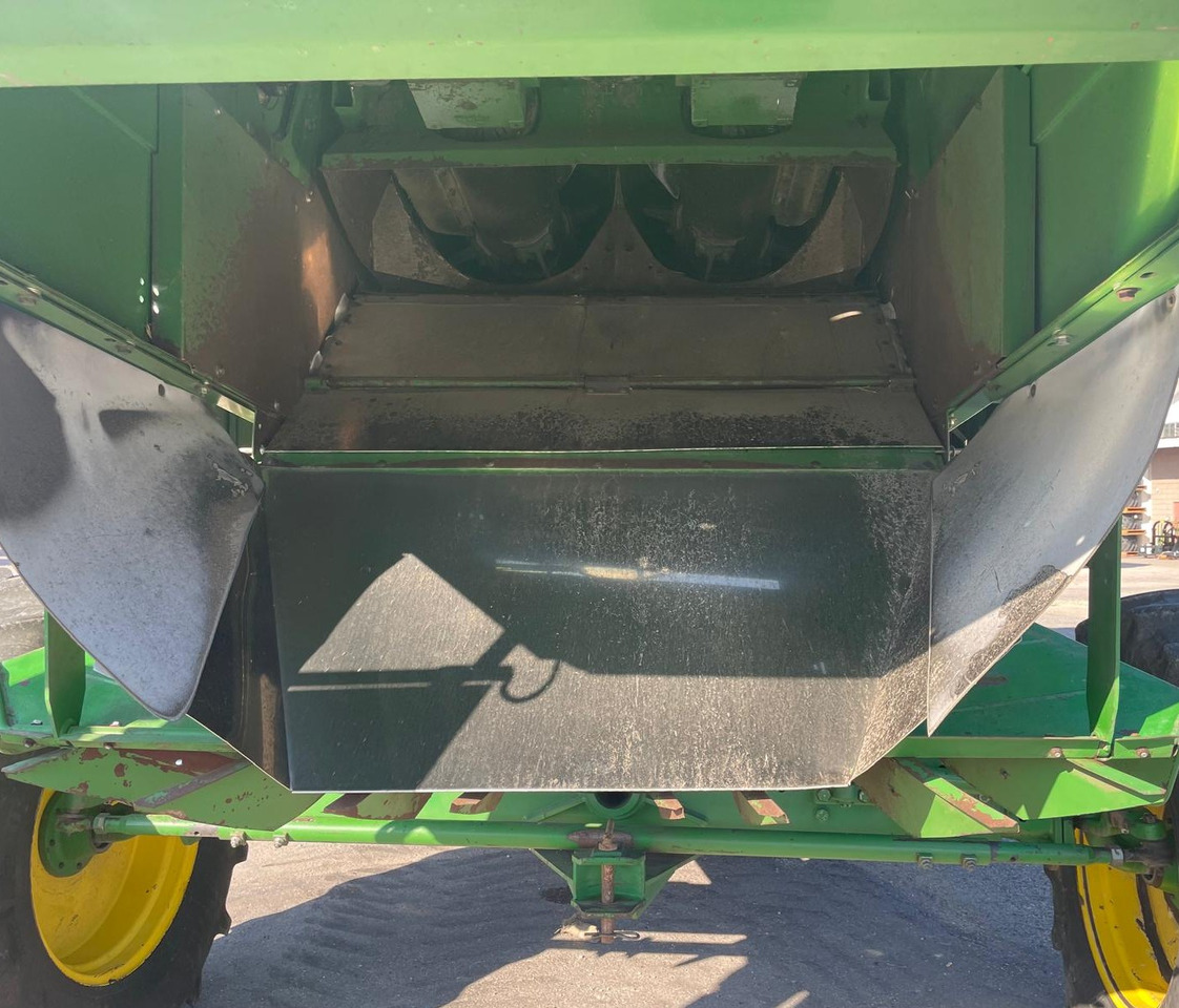 JOHN DEERE MIETITREBBIA CTS - Kombájn: 4 kép. JOHN DEERE MIETITREBBIA CTS - Kombájn: 4 kép.