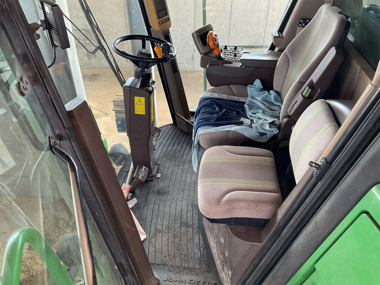 JOHN DEERE MIETITREBBIA S 560 - Kombájn: 4 kép. JOHN DEERE MIETITREBBIA S 560 - Kombájn: 4 kép.