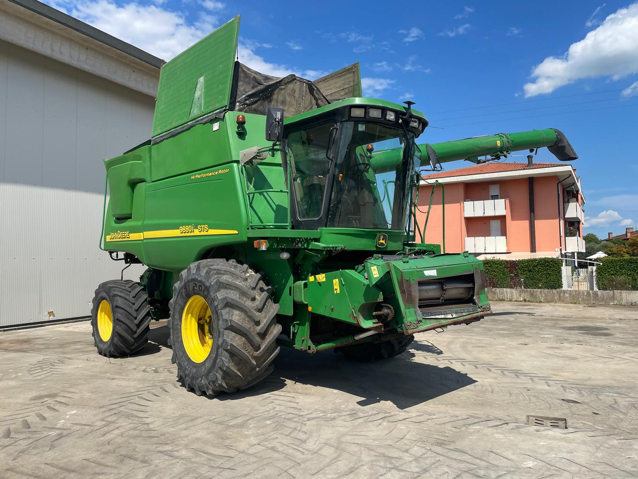 JOHN DEERE MIETITREBBIA STS 9880 - Kombájn: 5 kép. JOHN DEERE MIETITREBBIA STS 9880 - Kombájn: 5 kép.